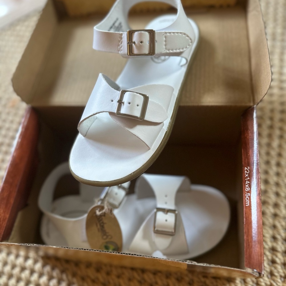 FootMates White Kids Sandals with Buckles